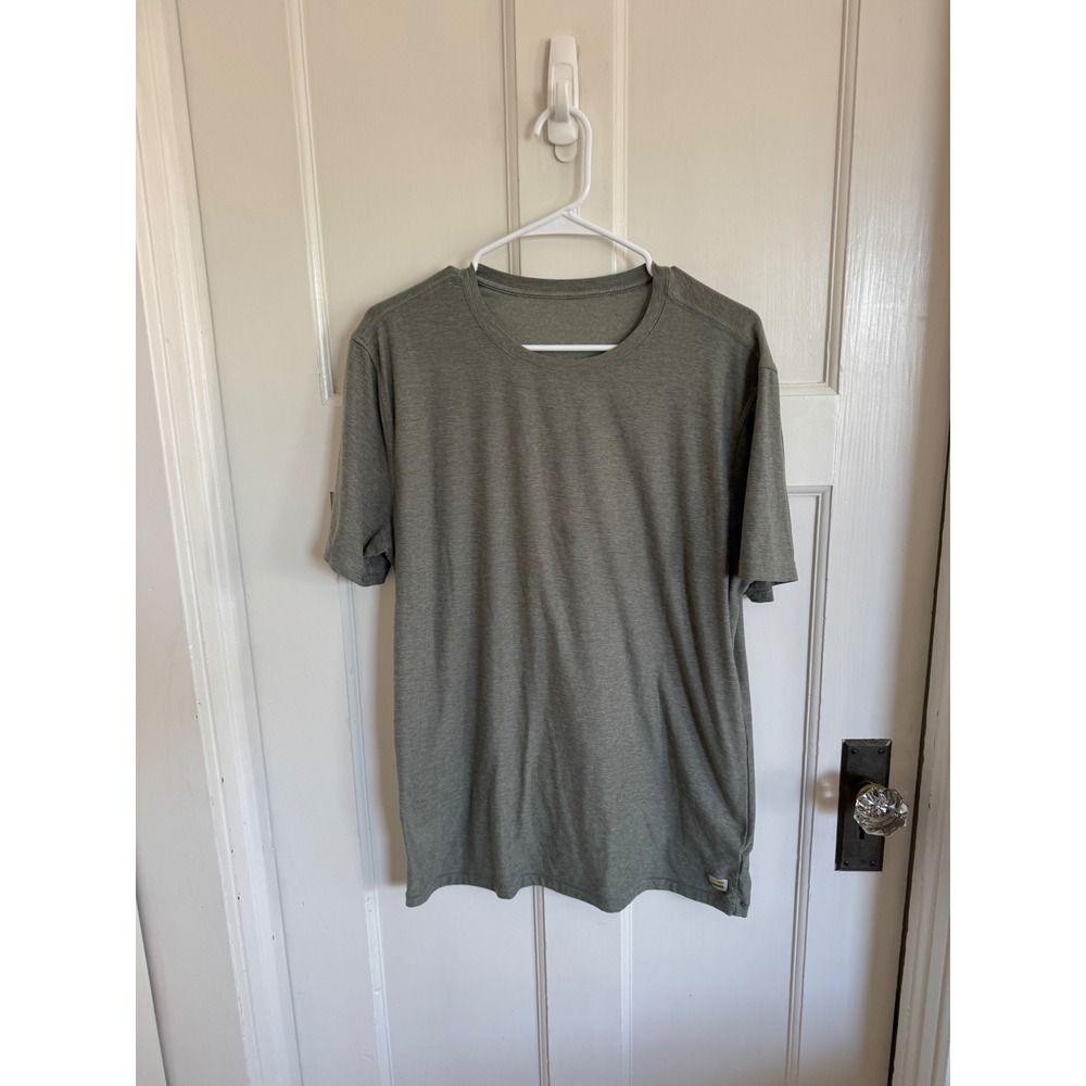 Vuori men's Strato Tech Tee size large